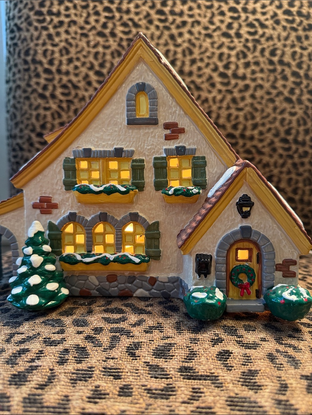 (Retired) Dept 56 Original Snow Village.Carmel Cottage. With Cord, Light and Box - Picture 4 of 12
